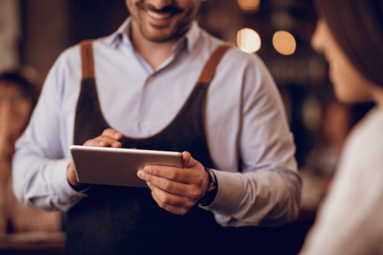 Lee más sobre el artículo HOTR064PO Servicio en restaurante y bares